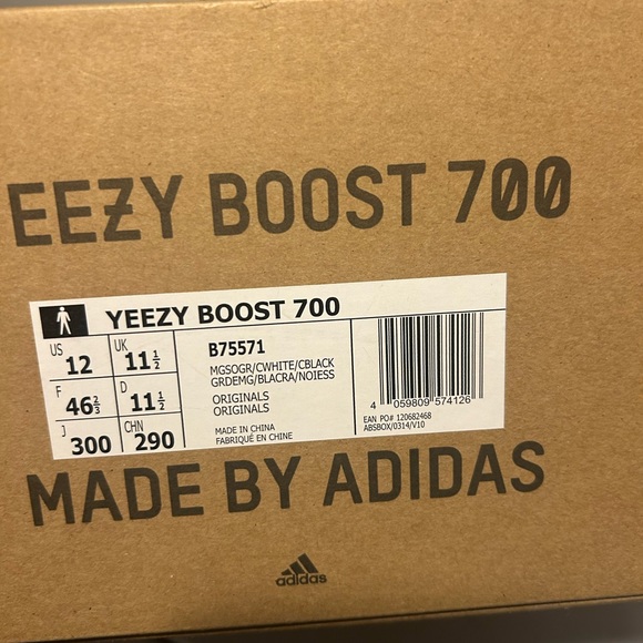 Yeezy - Picture 2 of 4